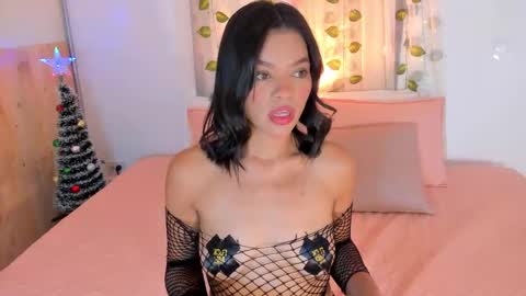 Snapshot of cloehsmiith chatting on December 4, 11:41 am Chloe Smith online show from December 4, 11:41 am