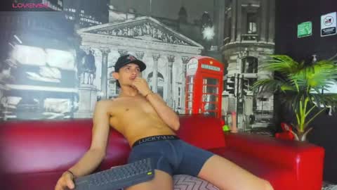 Snapshot of cloerodriguez chatting on May 28, 9:17 am ---Cloe--- online show from May 28, 9:17 am