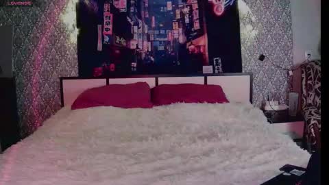 Snapshot of closertous chatting on December 15, 2:54 pm closertous online show from December 15, 2:54 pm