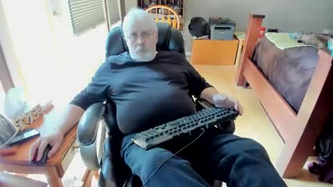 Snapshot of cloudalert62 chatting on April 4, 7:00 pm cloudalert62 online show from April 4, 7:00 pm