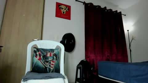 Snapshot of cloudy_pigdude chatting on June 12, 4:11 am CRISTIAN online show from June 12, 4:11 am