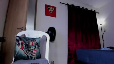 Snapshot of cloudy_pigdude chatting on June 13, 4:43 am CRISTIAN online show from June 13, 4:43 am