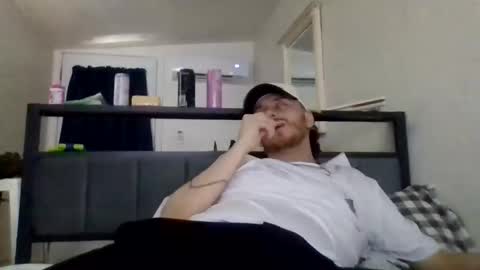 Snapshot of cloudyydayzz chatting on May 8, 11:32 pm tallhungandcloudy online show from May 8, 11:32 pm