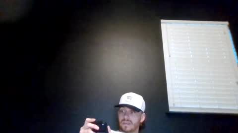 Snapshot of cloudyydayzz chatting on June 22, 3:25 am tallhungandcloudy online show from June 22, 3:25 am