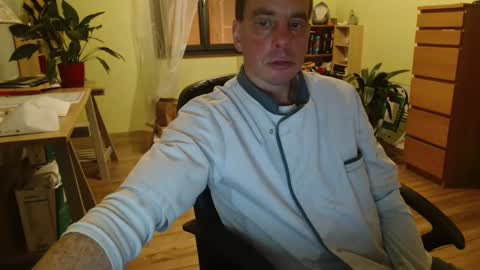Snapshot of clouplefun chatting on December 4, 5:49 am clouplefun online show from December 4, 5:49 am