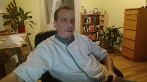 Snapshot of clouplefun chatting on December 9, 4:23 am clouplefun online show from December 9, 4:23 am