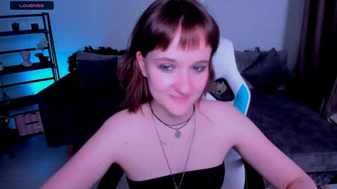  Clover  follow me  online show from December 28, 6:29 pm