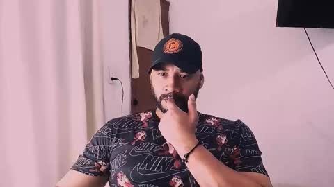 Snapshot of cloverblack18 chatting on January 14, 4:29 am erick online show from January 14, 4:29 am