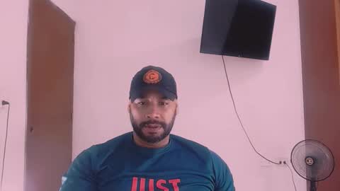 Snapshot of cloverblack18 chatting on January 15, 6:40 am erick online show from January 15, 6:40 am