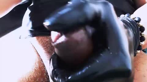 Snapshot of cloverblack18 chatting on March 30, 8:26 am erick online show from March 30, 8:26 am