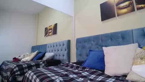 Snapshot of clown_face chatting on December 11, 5:53 am emely dolce online show from December 11, 5:53 am