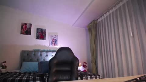 Snapshot of clown_face chatting on December 30, 4:42 am emely dolce online show from December 30, 4:42 am