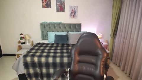 Snapshot of clown_face chatting on December 31, 4:49 am emely dolce online show from December 31, 4:49 am