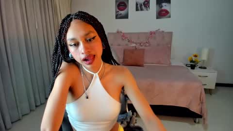 Snapshot of clown_face chatting on January 23, 5:35 am emely dolce online show from January 23, 5:35 am