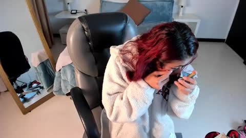 Snapshot of clown_face chatting on February 23, 7:22 am emely dolce online show from February 23, 7:22 am