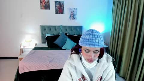 Snapshot of clown_face chatting on March 7, 9:18 am emely dolce online show from March 7, 9:18 am