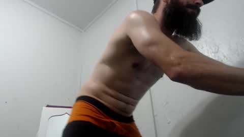 Snapshot of clubb86 chatting on June 2, 2:41 pm Maxxdieselx69 online show from June 2, 2:41 pm