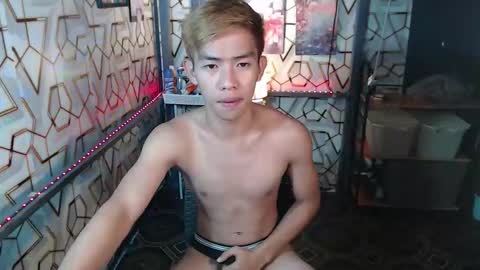 Snapshot of clyde_twinkx chatting on October 26, 6:14 pm clyde_twinkx online show from October 26, 6:14 pm