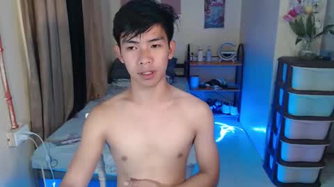 Snapshot of clyde_twinkx chatting on May 8, 10:42 am clyde_twinkx online show from May 8, 10:42 am