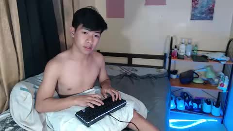 Snapshot of clyde_twinkx chatting on May 13, 2:47 pm clyde_twinkx online show from May 13, 2:47 pm