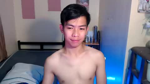 Snapshot of clyde_twinkx chatting on June 17, 6:27 am clyde_twinkx online show from June 17, 6:27 am
