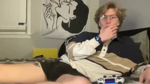 Snapshot of clydeaustin chatting on December 4, 3:15 am Clyde Austin online show from December 4, 3:15 am