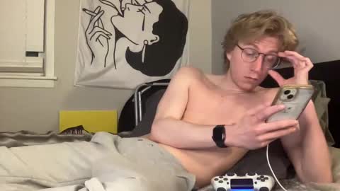 Snapshot of clydeaustin chatting on December 8, 4:04 am Clyde Austin online show from December 8, 4:04 am