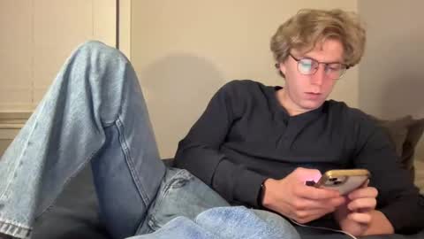 Snapshot of clydeaustin chatting on October 3, 2:30 am Clyde Austin online show from October 3, 2:30 am