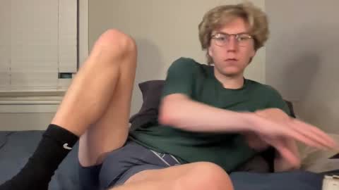 Snapshot of clydeaustin chatting on October 6, 2:20 am Clyde Austin online show from October 6, 2:20 am