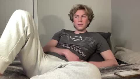 Snapshot of clydeaustin chatting on October 18, 2:47 am Clyde Austin online show from October 18, 2:47 am