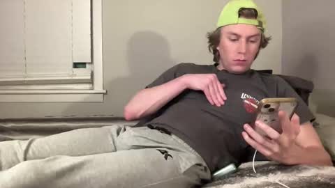 Snapshot of clydeaustin chatting on November 9, 2:32 am Clyde Austin online show from November 9, 2:32 am