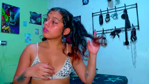 Snapshot of clydexxxbunny chatting on March 13, 12:28 am Clyde and Bunny online show from March 13, 12:28 am