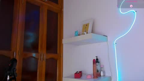 cmila0713 online show from May 27, 1:57 am