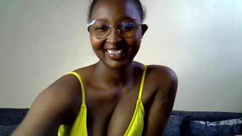 Snapshot of cocobaby_ chatting on May 16, 10:47 am Coco online show from May 16, 10:47 am