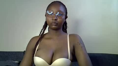 Snapshot of cocobaby_ chatting on May 19, 2:01 pm Coco online show from May 19, 2:01 pm