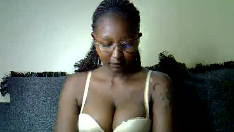 Snapshot of cocobaby_ chatting on June 20, 8:00 pm Coco online show from June 20, 8:00 pm
