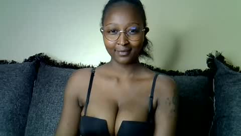 Snapshot of cocobaby_ chatting on July 6, 3:03 pm Coco online show from July 6, 3:03 pm