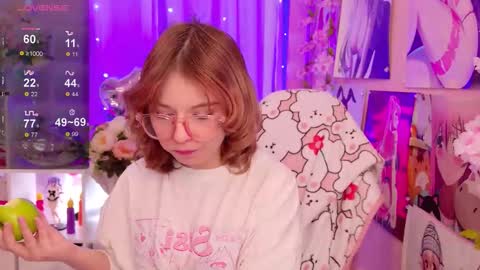 Snapshot of coconut_mia chatting on February 4, 8:47 pm Mia online show from February 4, 8:47 pm