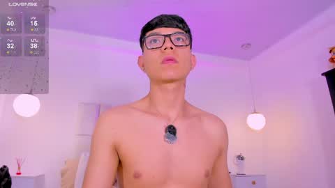 Snapshot of codytwink_ chatting on June 10, 7:13 pm Cody online show from June 10, 7:13 pm