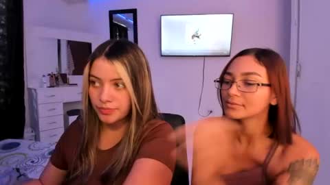 Snapshot of coffe_and_cream24 chatting on June 18, 9:08 pm Asia y Samanta online show from June 18, 9:08 pm