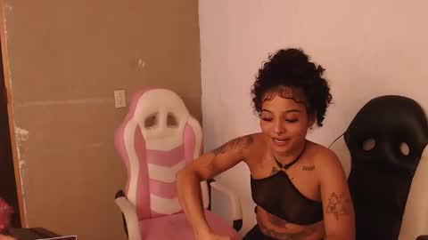 Snapshot of coffe_eyes chatting on October 11, 4:01 am coffe_eyes online show from October 11, 4:01 am