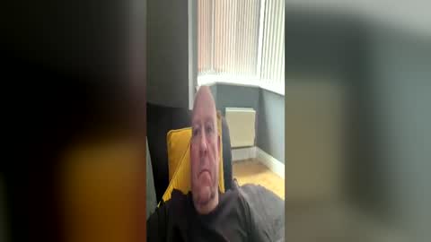Snapshot of col4nows chatting on June 12, 11:31 am col4nows online show from June 12, 11:31 am