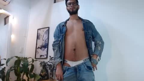 Snapshot of colby_smit chatting on May 4, 6:59 pm Colby online show from May 4, 6:59 pm