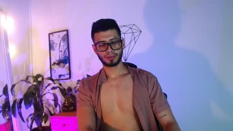 Snapshot of colby_smit chatting on May 16, 8:07 pm Colby online show from May 16, 8:07 pm