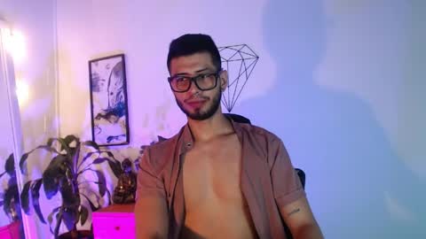 Snapshot of colby_smit chatting on May 16, 8:18 pm Colby online show from May 16, 8:18 pm
