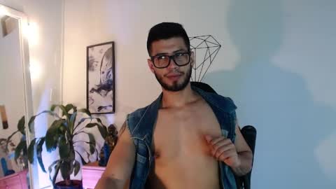 Snapshot of colby_smit chatting on May 18, 6:25 pm Colby online show from May 18, 6:25 pm