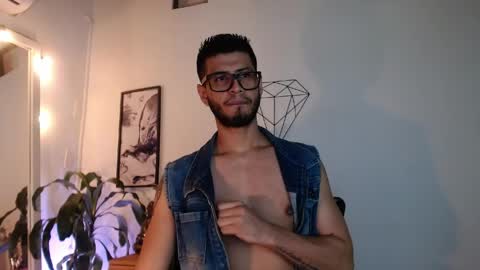 Snapshot of colby_smit chatting on May 20, 2:51 am Colby online show from May 20, 2:51 am