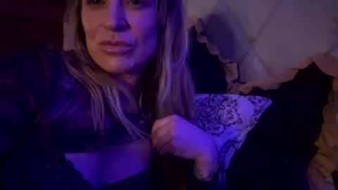 coldhearted69buthot online show from December 17, 5:24 am