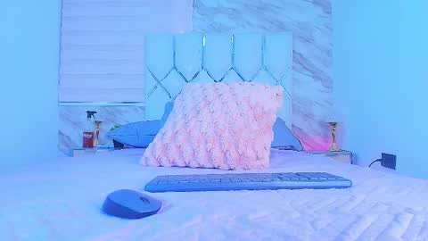 colett online show from November 19, 11:54 am