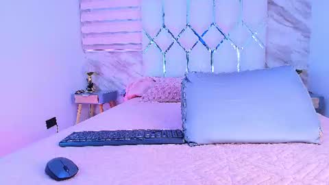 colett online show from June 13, 11:52 am